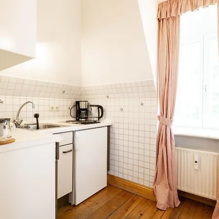 Herrenhaus 14 *